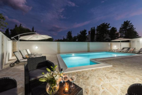 Villa Star 1 luxury apartment with a pool